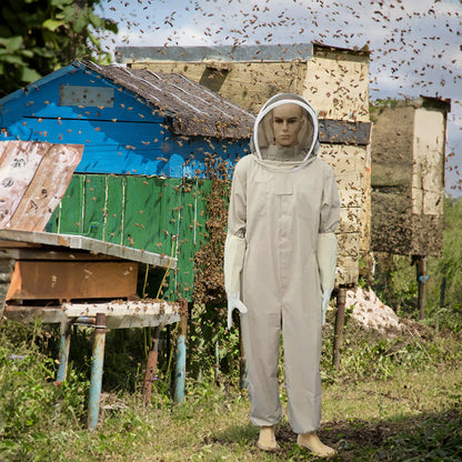 Ventilated Full-Body Beekeeping Suit with Gloves